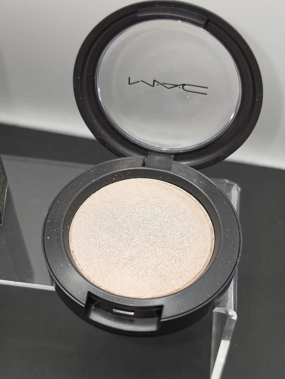 MAC Cosmetics Sheer Shimmer Powder - 